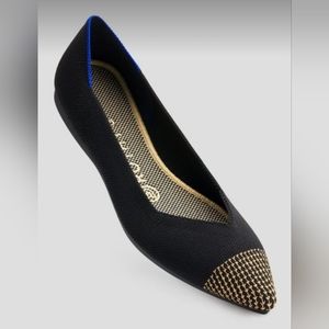 Rothy’s size W 6 gold toe black flats in point!